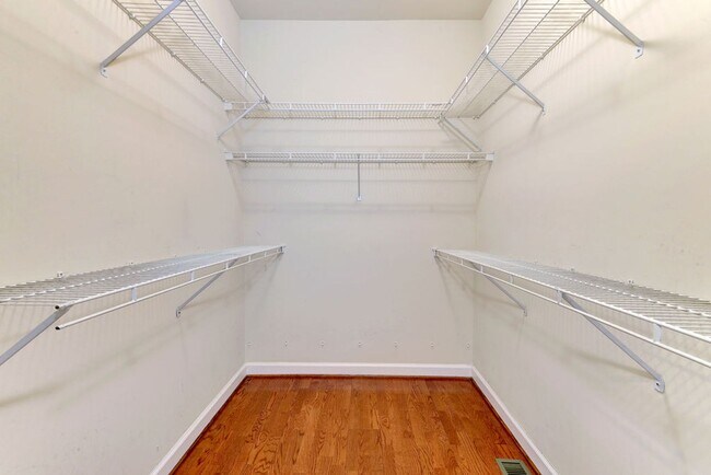 Building Photo - Low Maintenance Living in Williamsburg