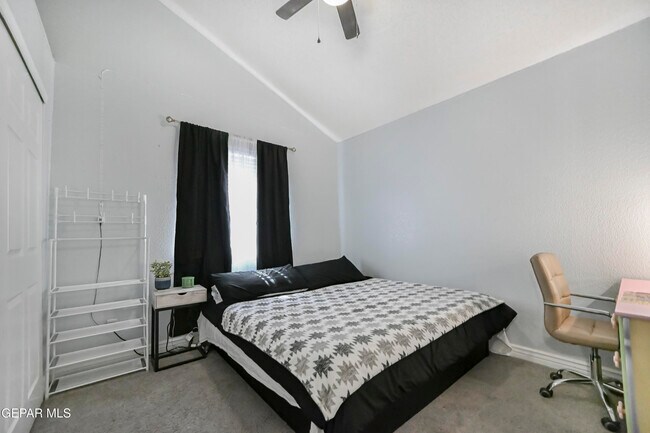 Building Photo - 12732 Tierra Salas Dr