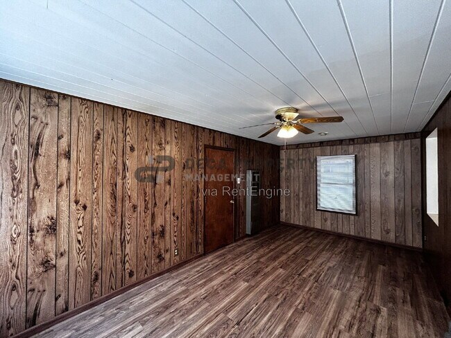 Building Photo - 10205 Cabot Dr
