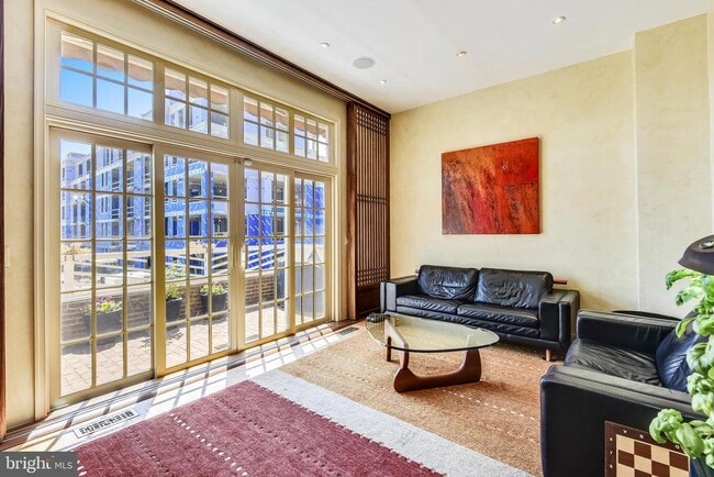 Building Photo - 317 S Union St