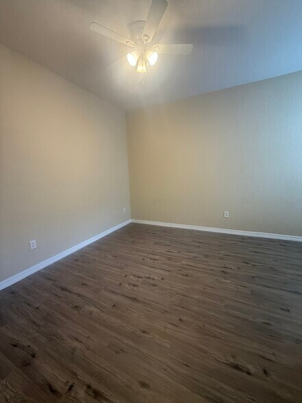 Building Photo - 1561 SE Hampshire Way
