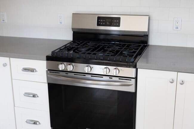 Building Photo - 193 Carmel Ave