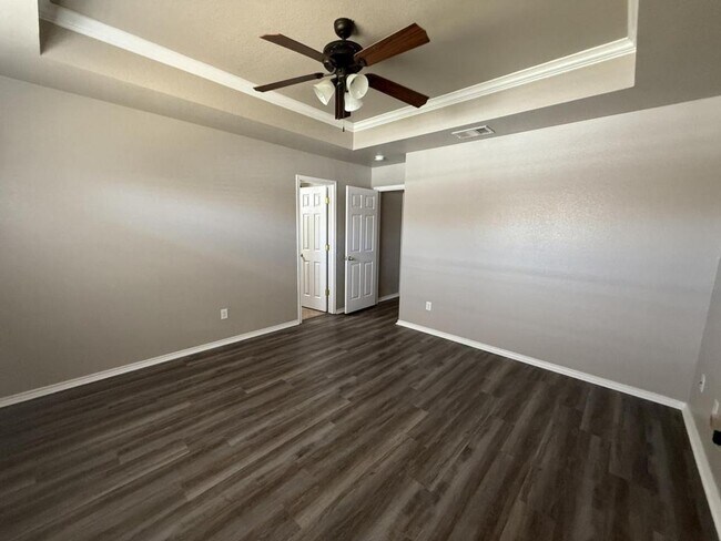 Building Photo - 4205 Cambridge Dr