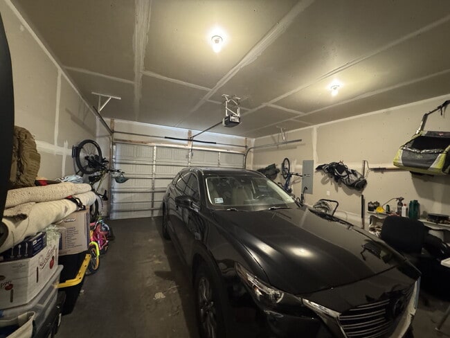 Building Photo - 8056 Central Park Way