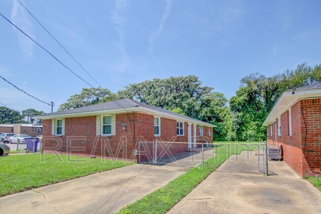 Building Photo - 7919 Thompson Rd