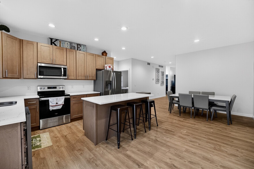 Building Photo - 1425 21st St