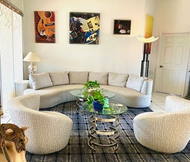 Building Photo - Home