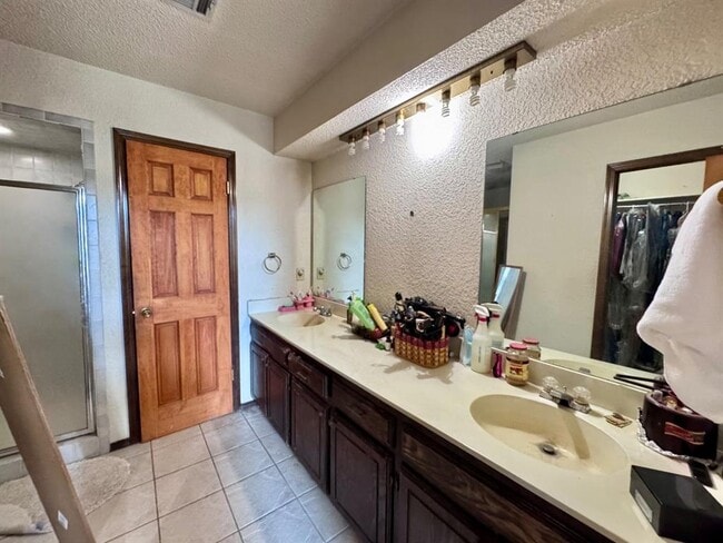 Building Photo - 2825 Tealwood Dr
