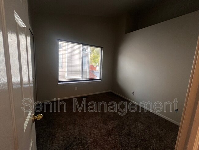 Building Photo - 315 Victorian Ln