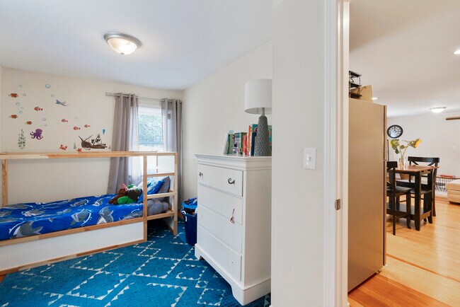 Building Photo - 160 Beecher St