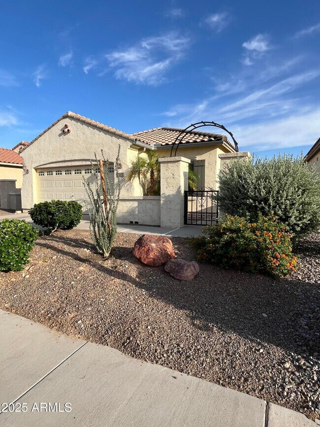 Building Photo - 26087 W Tonto Ln