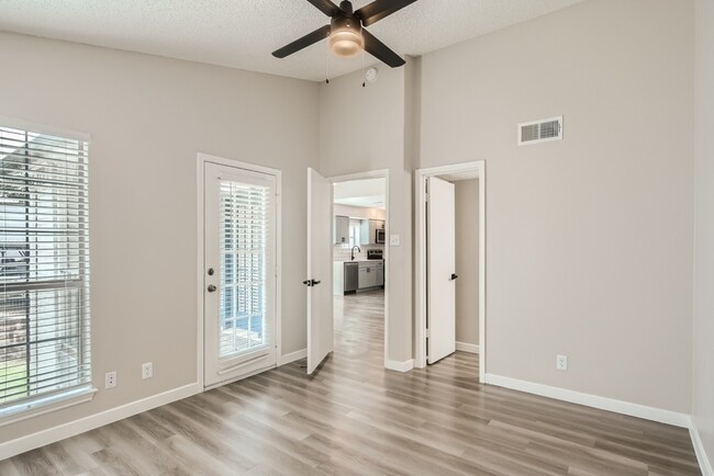 B2 Renovated - 2 Bed 2 Bath - Rise at Highland Meadows