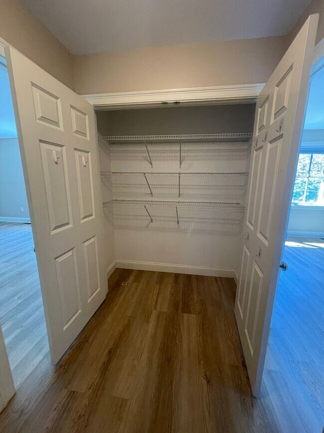 Building Photo - 12 Dame St