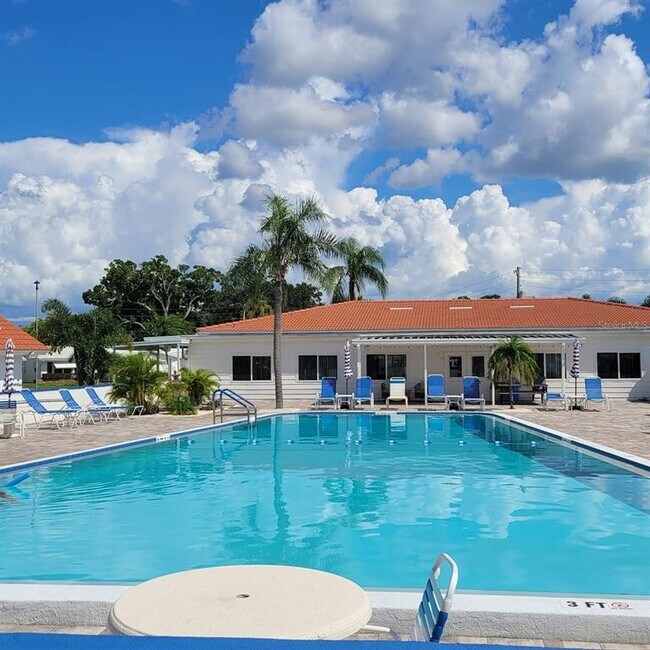 Building Photo - 4470 Mainlands Blvd W