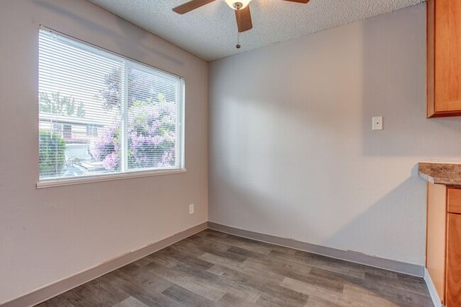 Building Photo - 2-Bed Has EVERYTHING YOU NEED!! Ask About ...