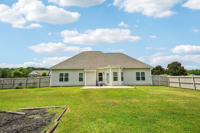 Building Photo - 1121 Birchwood Dr
