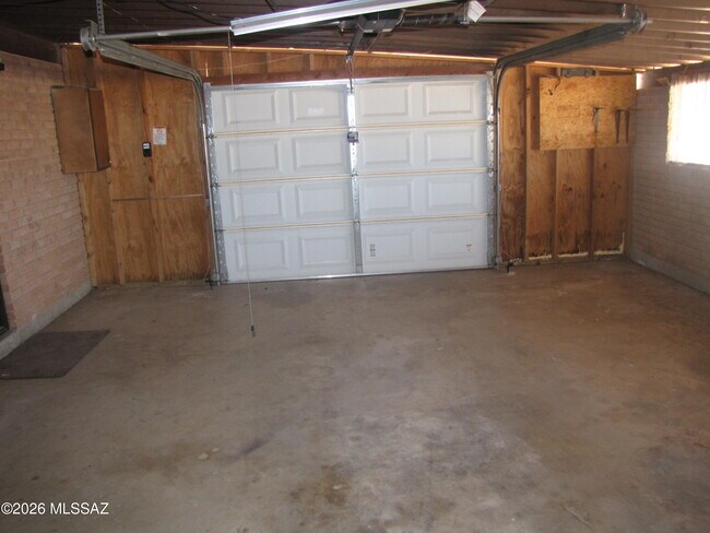Building Photo - 2109 S Camino Seco