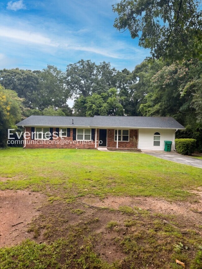 Building Photo - 3-Bed/1.5-Bath Modern Upgrades/ Pet Friendly/Available Now!