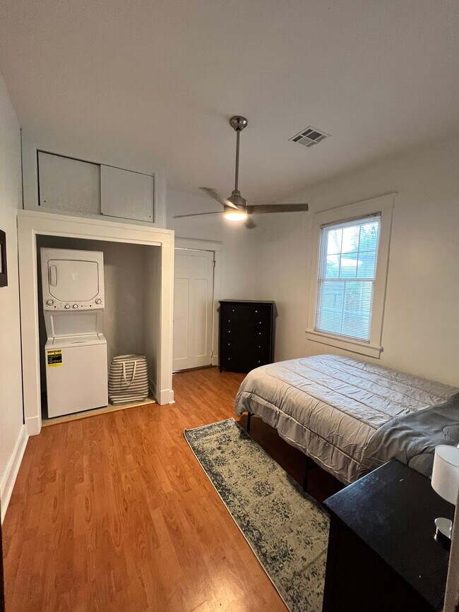 Building Photo - 1707 Rousselin Dr