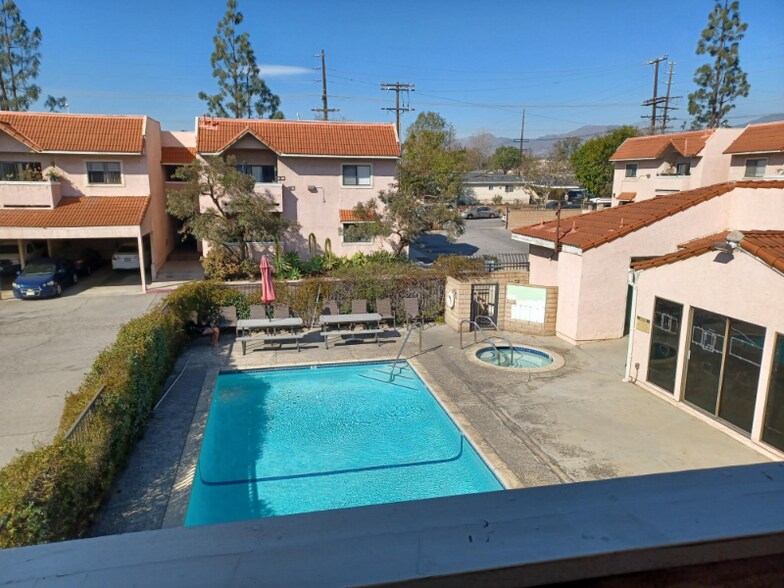 Building Photo - 10943 Laurel Canyon Blvd