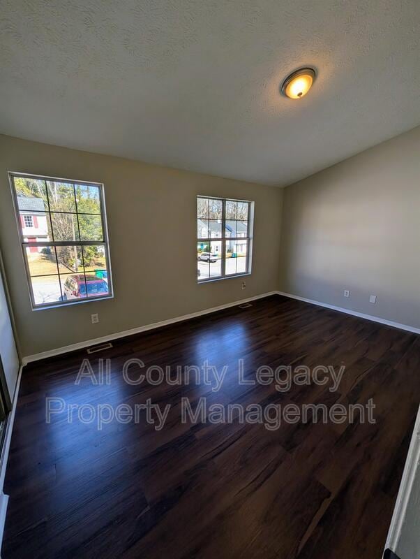 Building Photo - 5702 Wells Cir