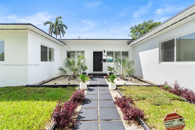 Building Photo - 1581 Normandy Dr