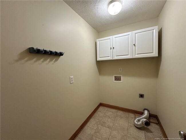 Building Photo - 1935 Sunshine Ct