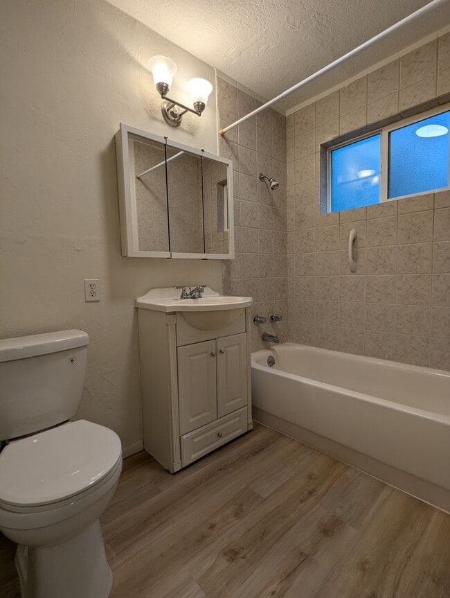 Building Photo - Great 1-Bedroom, 1-Bath Apartment In Springfield!