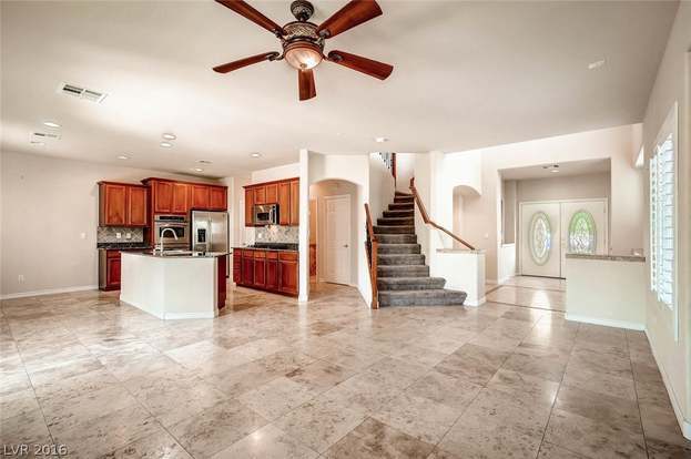 Building Photo - 275 Spectacular St