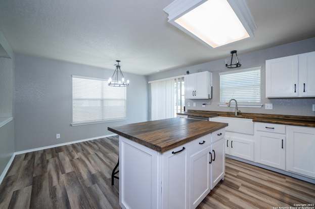 Building Photo - 16134 Branching Oaks