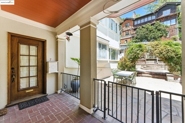 Building Photo - 7 Panoramic Way