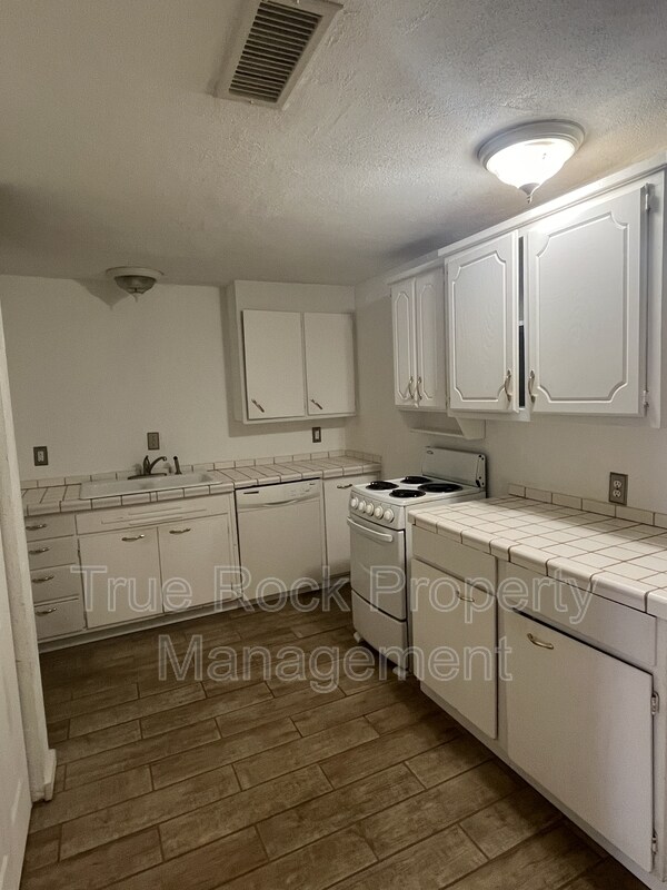 Building Photo - 15662 County Rd 3540