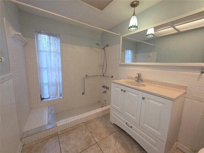 Building Photo - 3431 Overland Dr