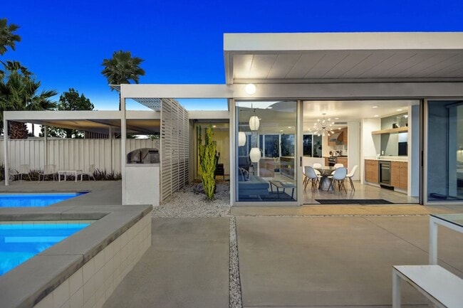 Building Photo - Mid-Century Steel Oasis in Palm Springs (Monthly Only - No Long Term)