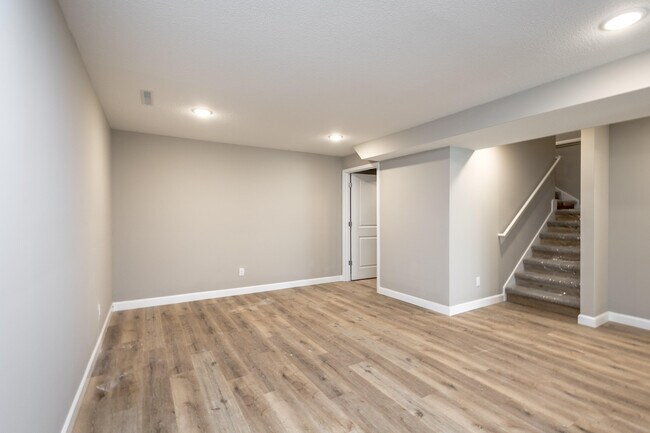 Building Photo - 25 Poplar Hill Dr