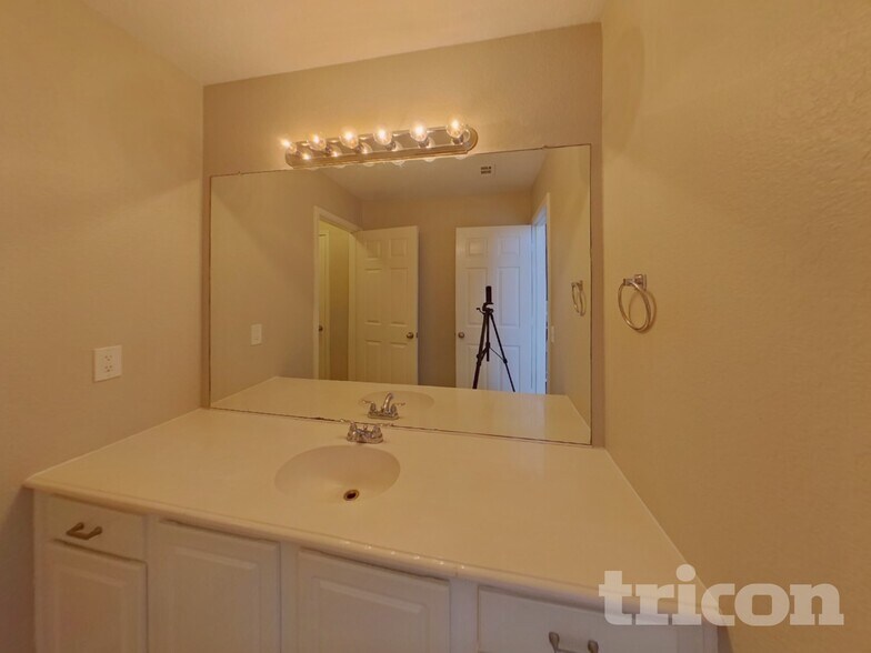 Building Photo - 4504 Vista Meadows Dr
