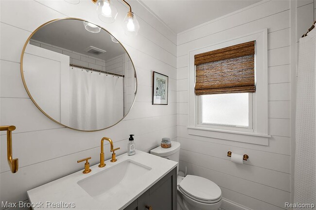 Building Photo - 4420 Elmwood Ave