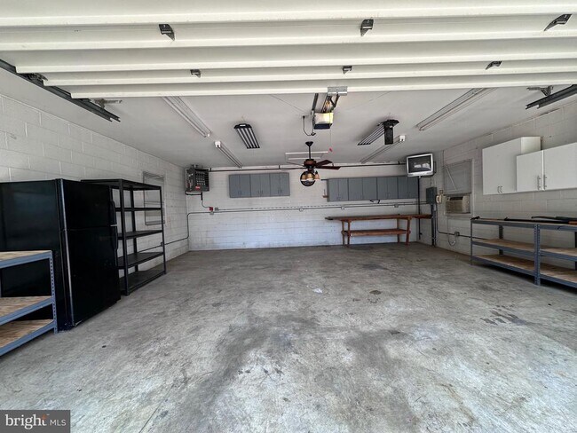 Building Photo - 4214 Evergreen Dr