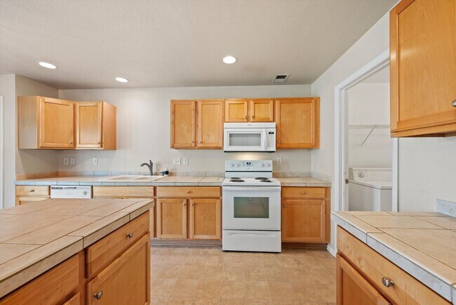Building Photo - Beautiful 3-Bedroom Home in Cherry Creek School District with Fenced Yard & 2-Car Garage
