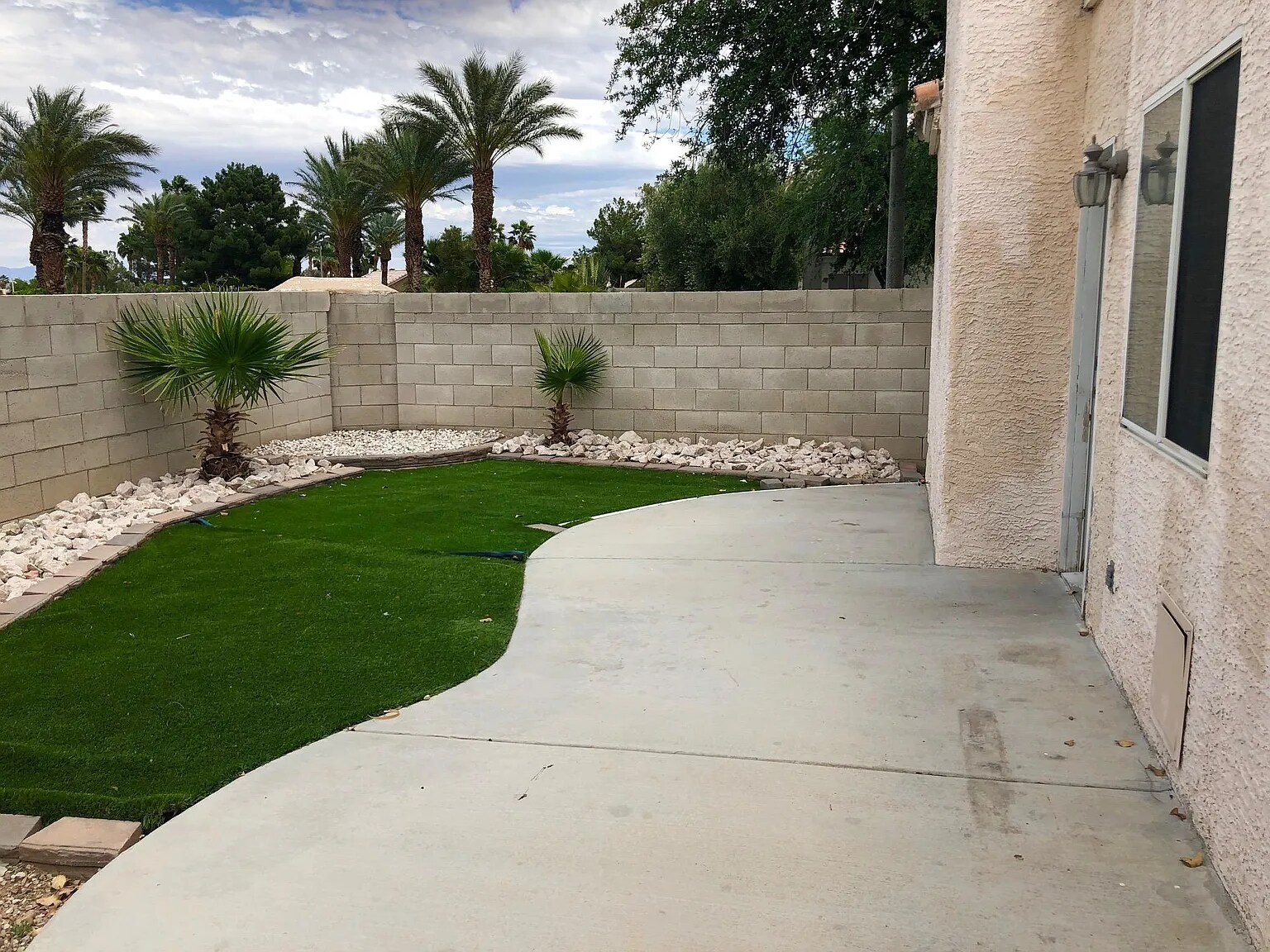 Building Photo - 2142 Falcon Pointe Ln