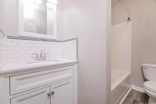 Building Photo - 4904 Silverdene St