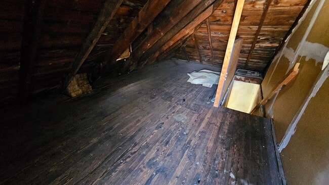 Building Photo - 3 Bedroom Duplex in Quiet Location