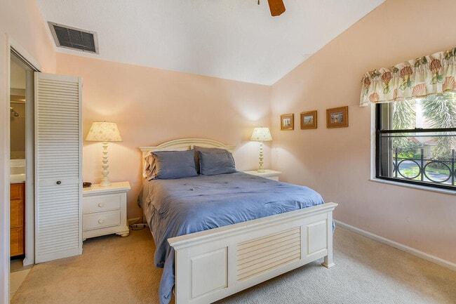 Building Photo - 28 Uno Lago Dr