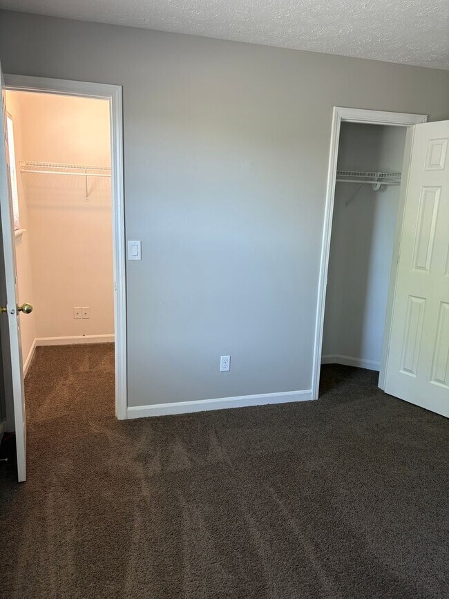 Building Photo - Charming 3-Bedroom Home in Fountain Square – Prime Location Near I-65!
