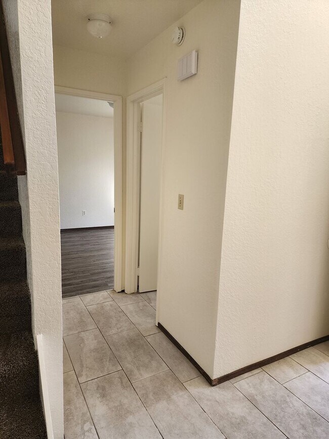 Building Photo - 1313 Claus Rd