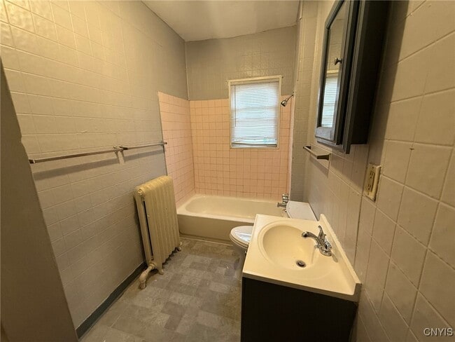 Building Photo - 367 Furman St