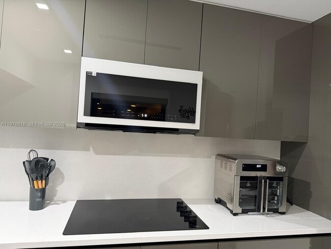 Building Photo - 103 Tropicana Dr