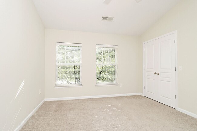 Building Photo - Woodlands of Charlottesville Condo With Community Amenities