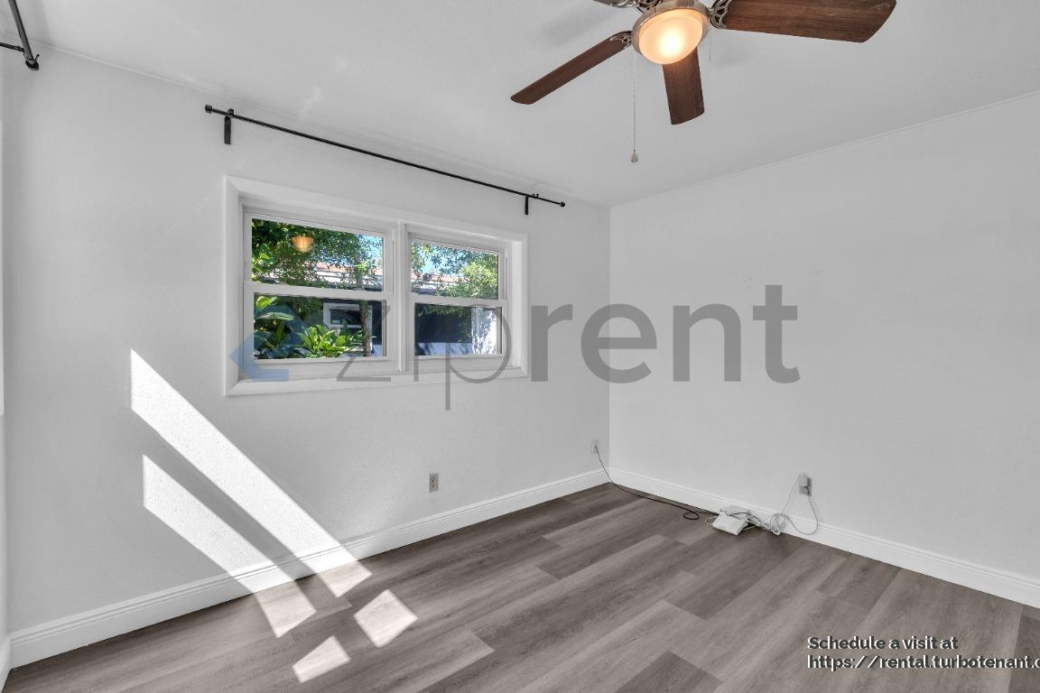 Building Photo - 3321 W Iowa Ave