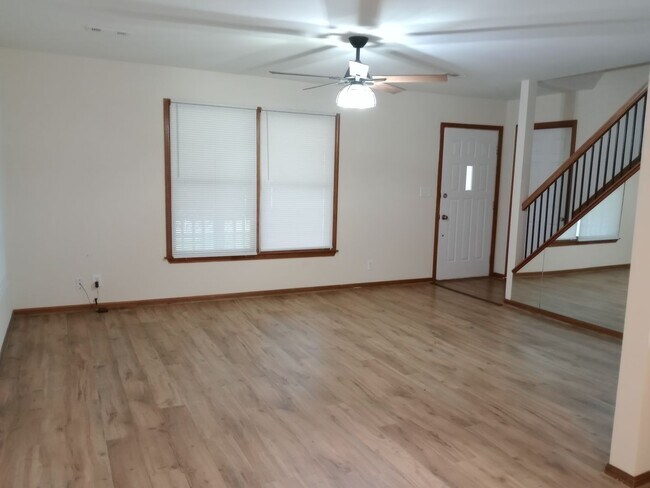 Building Photo - Charming 3 Bedroom, 2 Bath Single Family H...